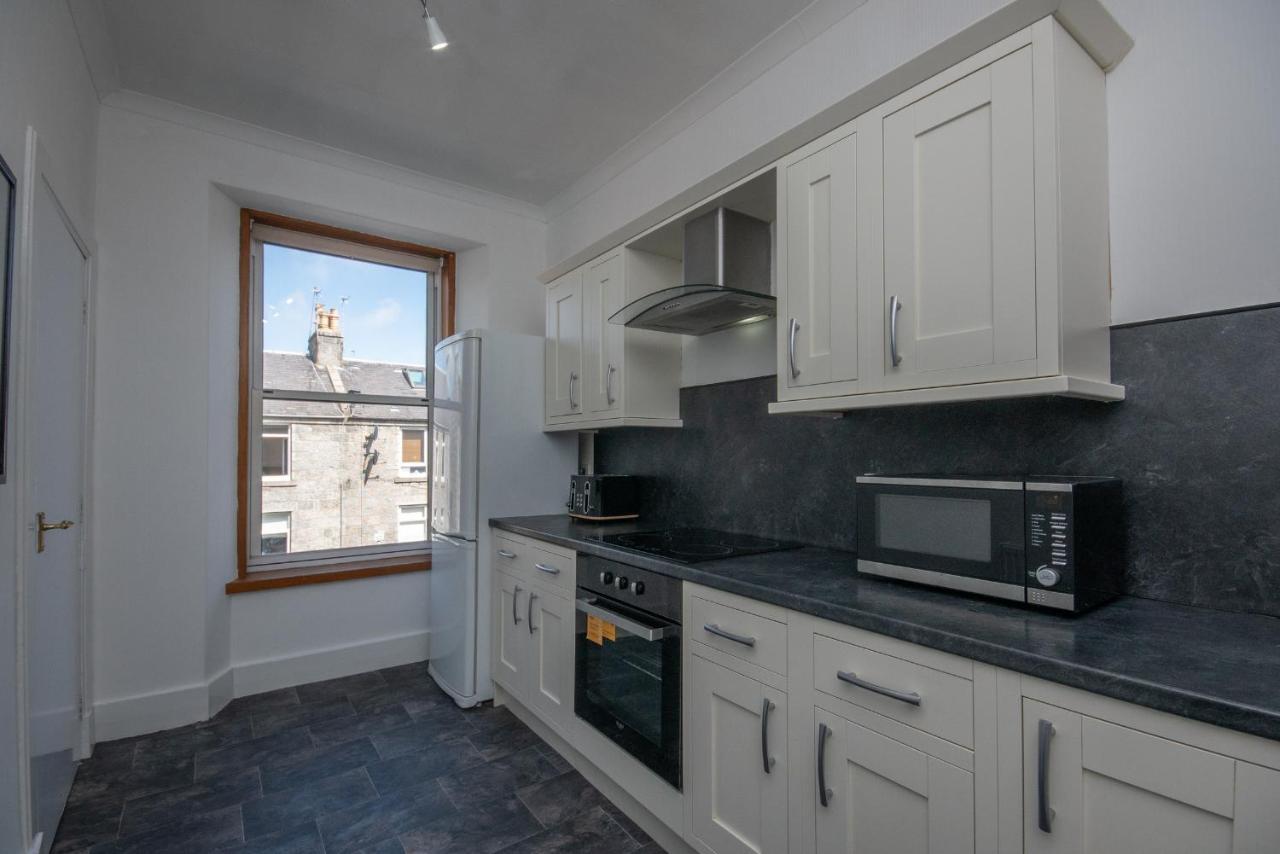 Dwellcome Home Ltd 1 Bed Apt, Half Mile To Union Street Yet Quiet, Free Parking, Fast Wifi, Ideal For Long Term Contractor, Etc Stays, Fully Equipped Kitchen, Regular Housekeeping Option - See Our Site For Assurance Aberdeen Zewnętrze zdjęcie