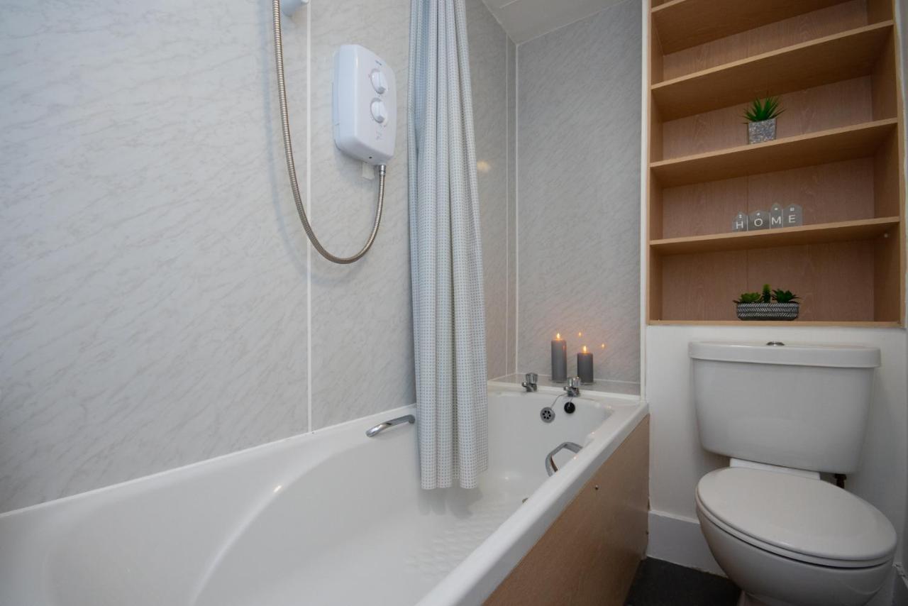 Dwellcome Home Ltd 1 Bed Apt, Half Mile To Union Street Yet Quiet, Free Parking, Fast Wifi, Ideal For Long Term Contractor, Etc Stays, Fully Equipped Kitchen, Regular Housekeeping Option - See Our Site For Assurance Aberdeen Zewnętrze zdjęcie