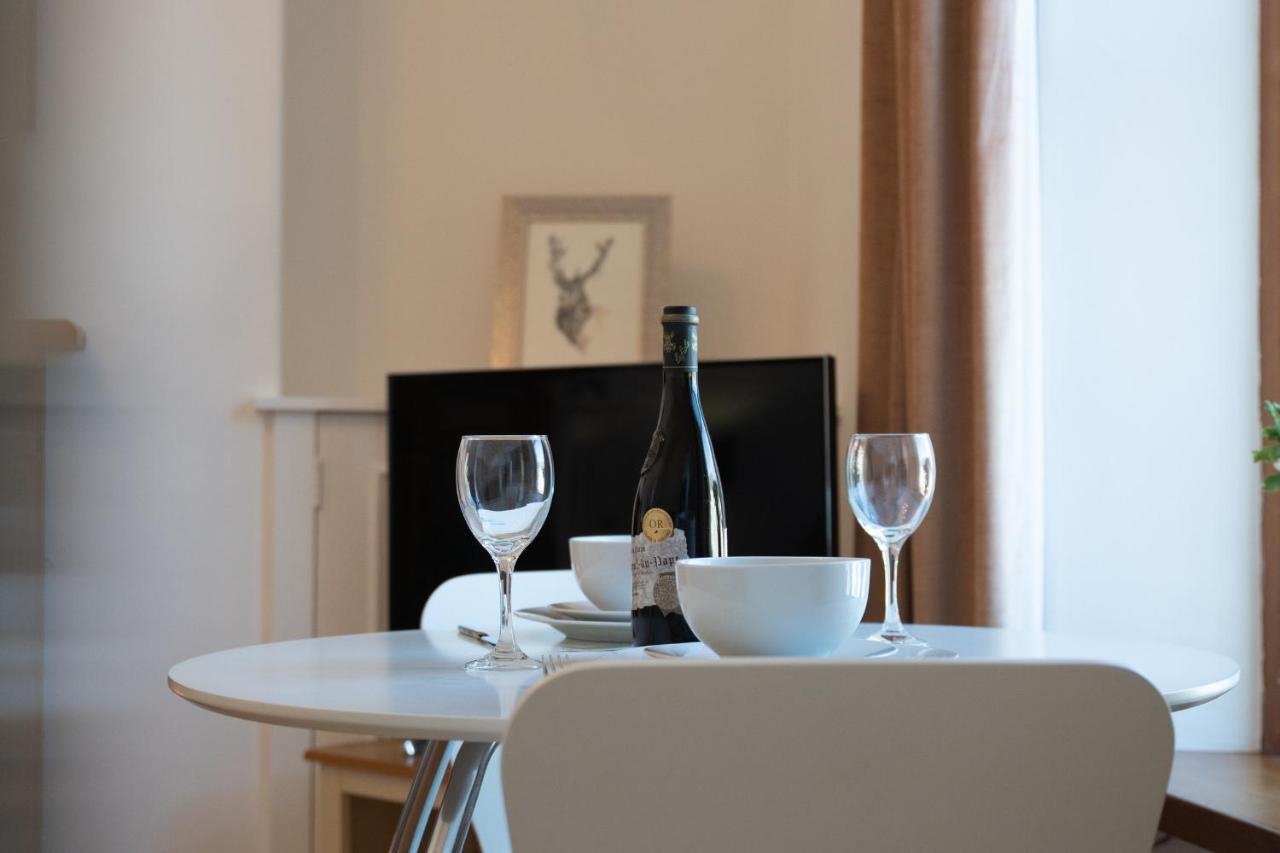 Dwellcome Home Ltd 1 Bed Apt, Half Mile To Union Street Yet Quiet, Free Parking, Fast Wifi, Ideal For Long Term Contractor, Etc Stays, Fully Equipped Kitchen, Regular Housekeeping Option - See Our Site For Assurance Aberdeen Zewnętrze zdjęcie