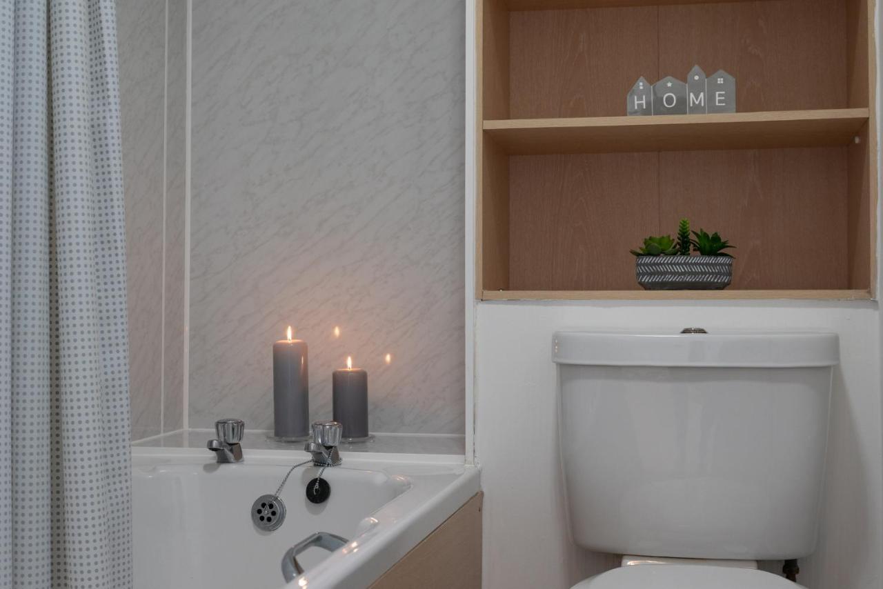 Dwellcome Home Ltd 1 Bed Apt, Half Mile To Union Street Yet Quiet, Free Parking, Fast Wifi, Ideal For Long Term Contractor, Etc Stays, Fully Equipped Kitchen, Regular Housekeeping Option - See Our Site For Assurance Aberdeen Zewnętrze zdjęcie