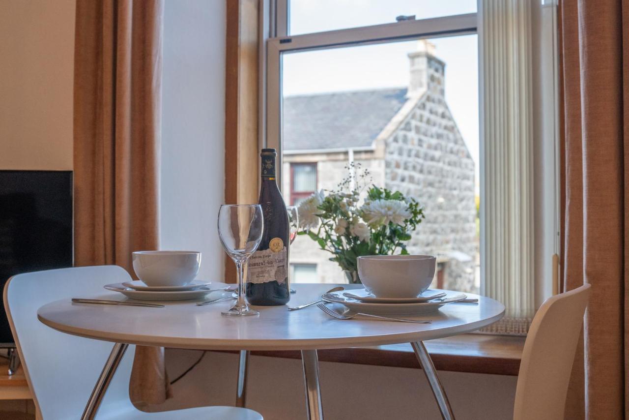 Dwellcome Home Ltd 1 Bed Apt, Half Mile To Union Street Yet Quiet, Free Parking, Fast Wifi, Ideal For Long Term Contractor, Etc Stays, Fully Equipped Kitchen, Regular Housekeeping Option - See Our Site For Assurance Aberdeen Zewnętrze zdjęcie